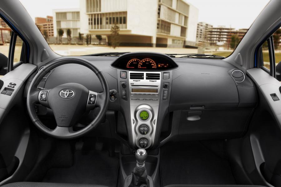  Toyota Yaris 2009 года  (фото 12 из 59)